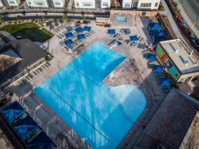 Villa 10 - LUXURY GOLF UPPER LEVEL VILLA! YEAR ROUND HEATED POOL & HOT TUB!